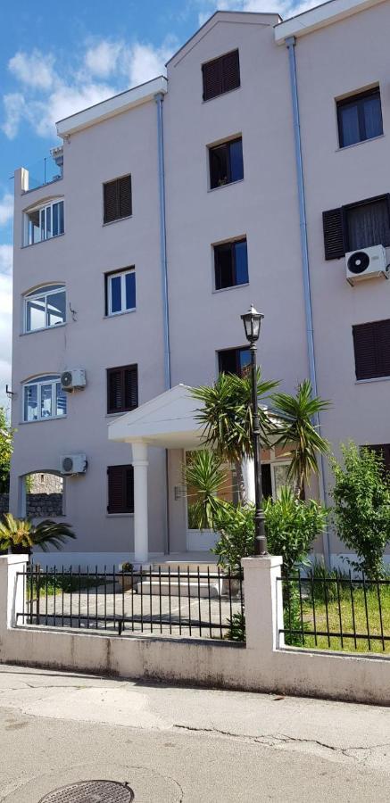 Small Oasis Apartment ติวัต ภายนอก รูปภาพ